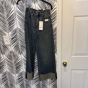Women's Cropped Jeans in Dark Gray